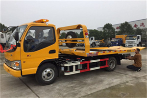 嘉鱼哪里有拖车服务